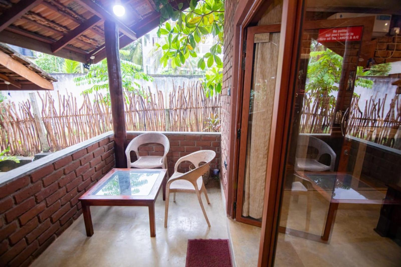 Hotel Click Hiriketiya à Dikwella Extérieur photo
