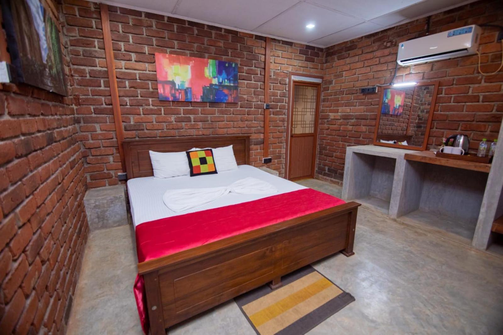 Hotel Click Hiriketiya à Dikwella Extérieur photo